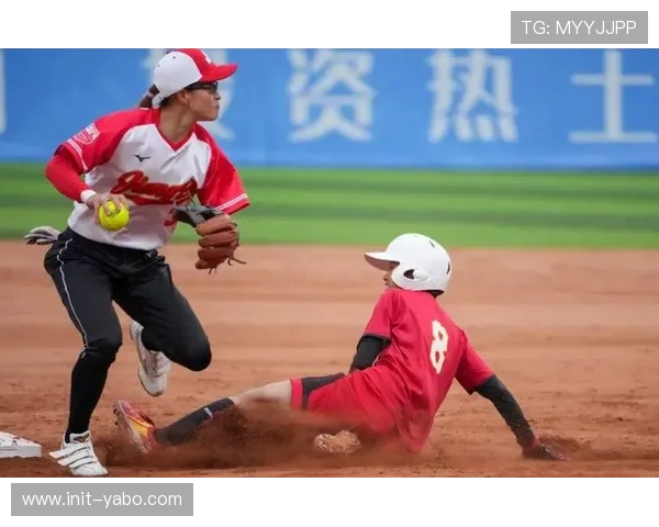 中国女垒队员杨月防守相撞后坚持比赛:想帮助球队守下关键局 中国女垒队员杨月防守相撞后坚持比赛:想帮助球队守下关键局